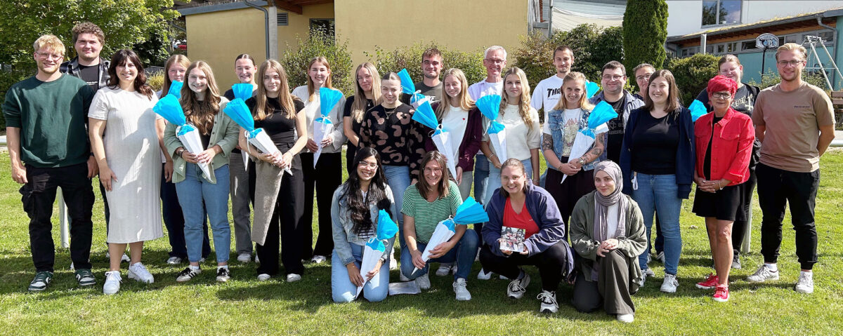 Heilpädagogisches Zentrum begrüßt 27 Azubis mit Frühstück und Schultüten