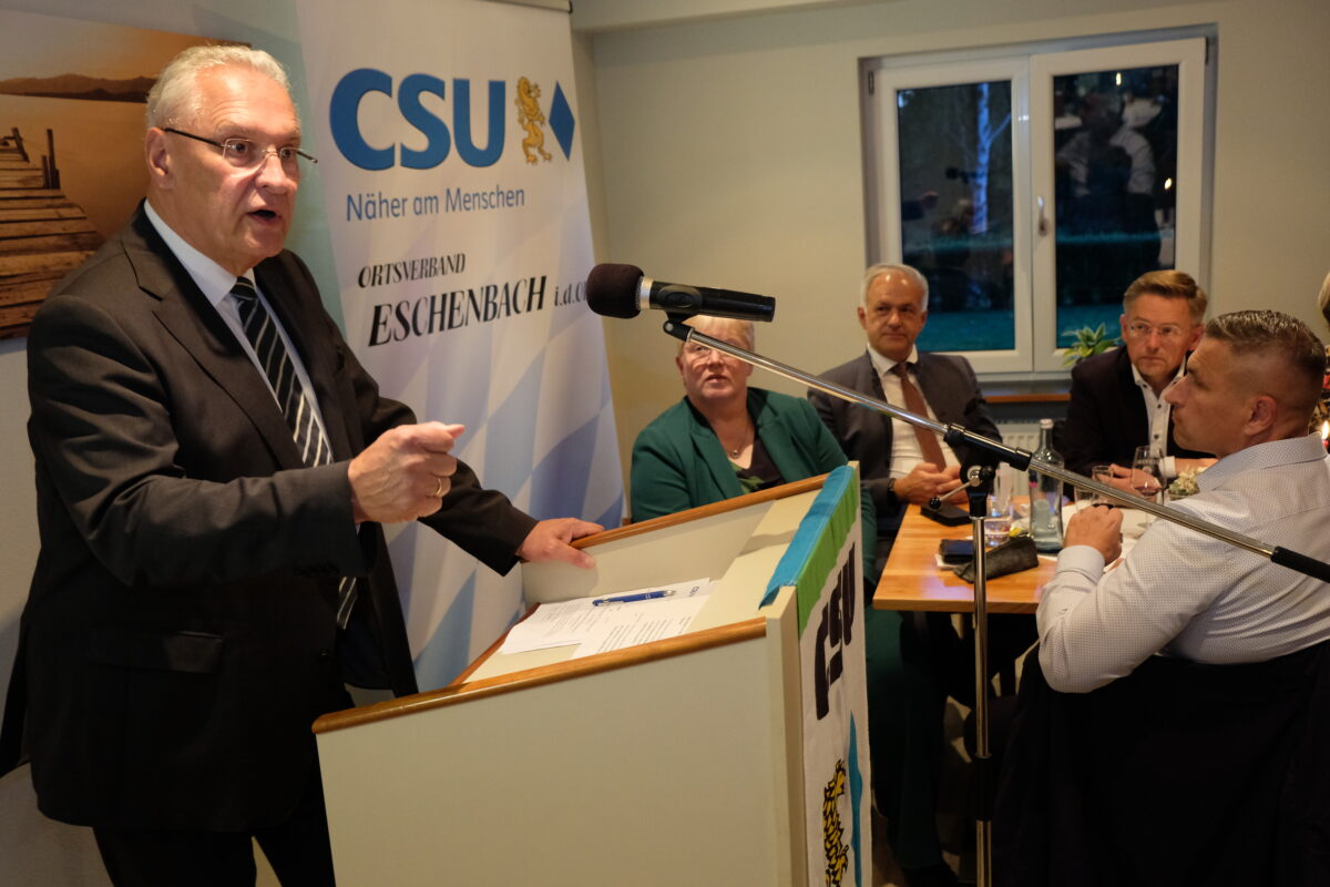 Herrmann lobt Ehrenamt und fordert Migrationswende in Eschenbach