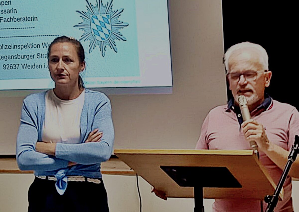 Seniorentreff mit Informationen der Polizei.jpg