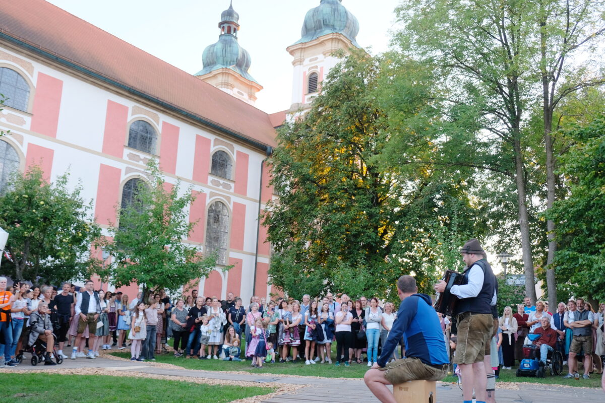 Kirchweih vereint Jung und Alt in Speinshart