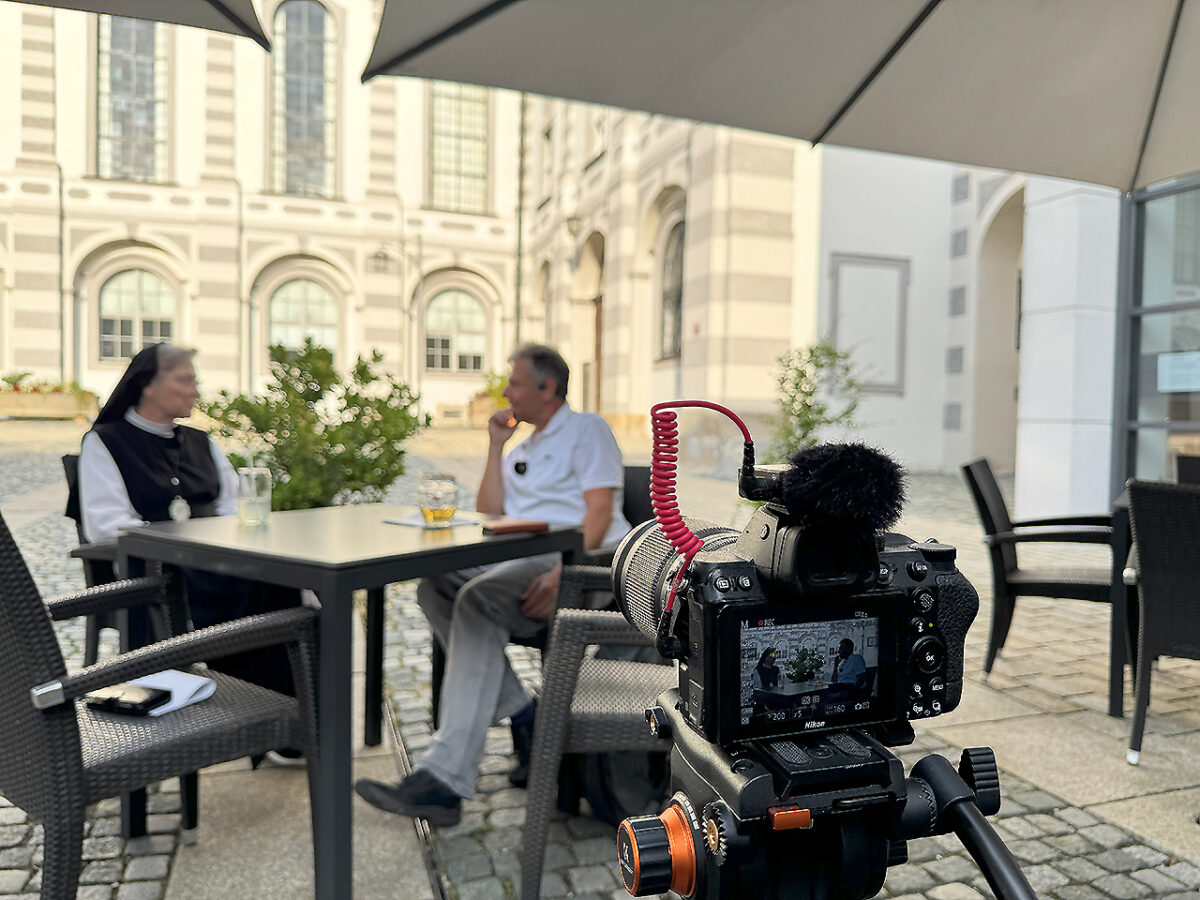 Spaziergang mit der Äbtissin (2): Kindheit, Berufung und das Wunder von St. Josef