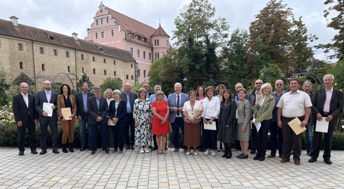 Landrat ehrt Dienstjubilare und verabschiedet elf Ruheständler