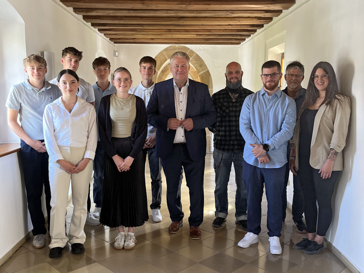 Azubis und Anwärter 2025.jpg