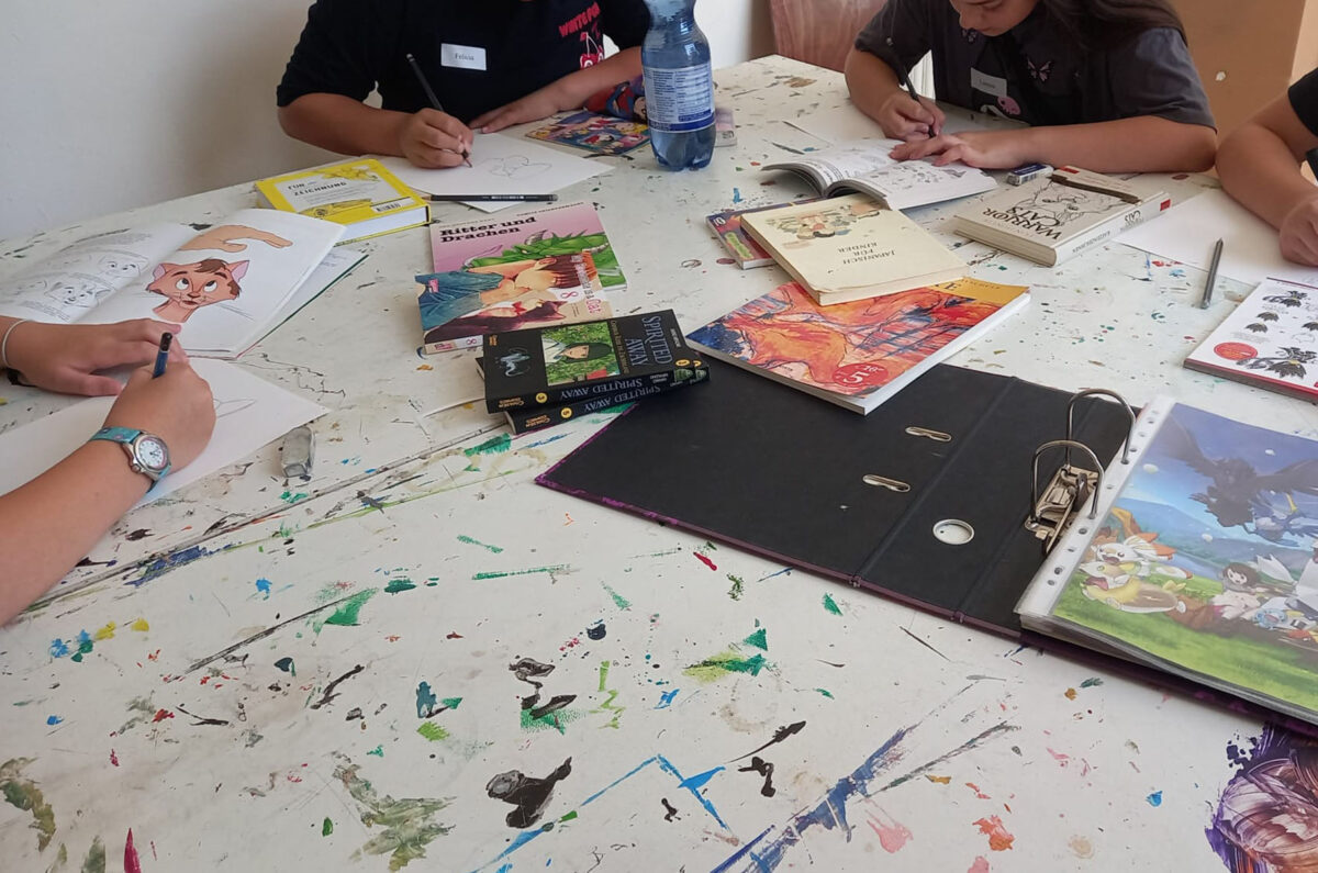 Kursstart in der Kunstschule: Mangawelten im Kunstbau