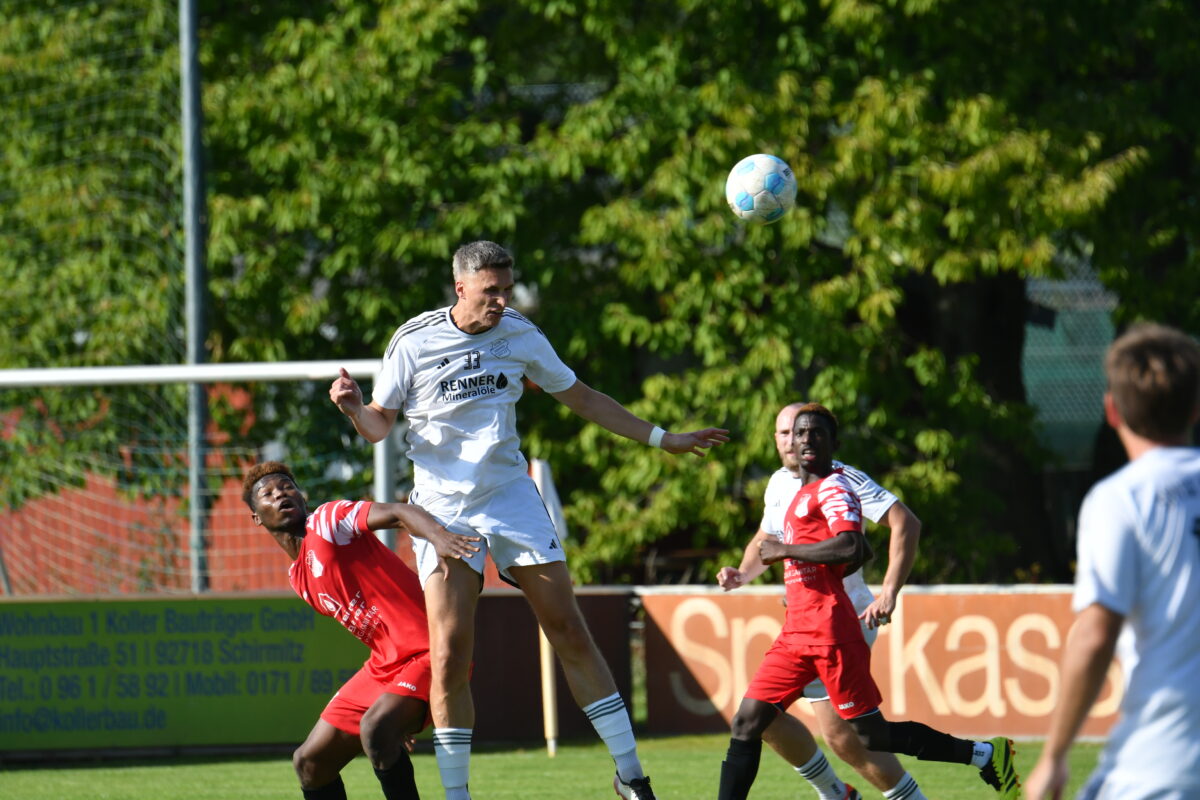 Bezirksliga Nord: FC Raindorf bleibt vorne und der FC Amberg stürmt auf Rang zwei