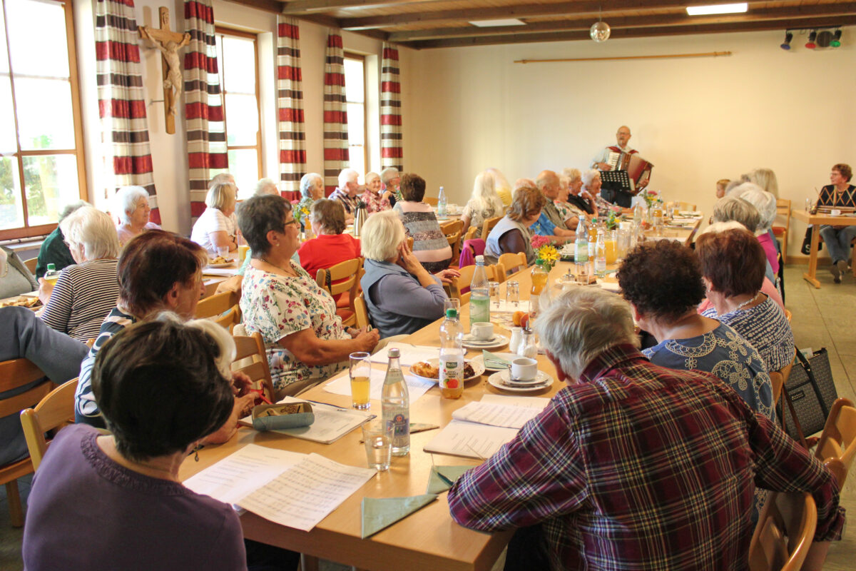 Musikalischer Nachmittag begeistert Senioren in Pirkensee