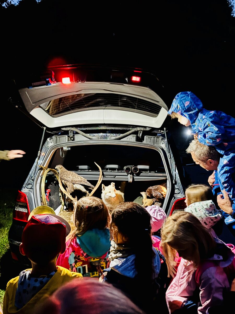 Nachtwanderung mit Jägern begeistert 20 Kinder
