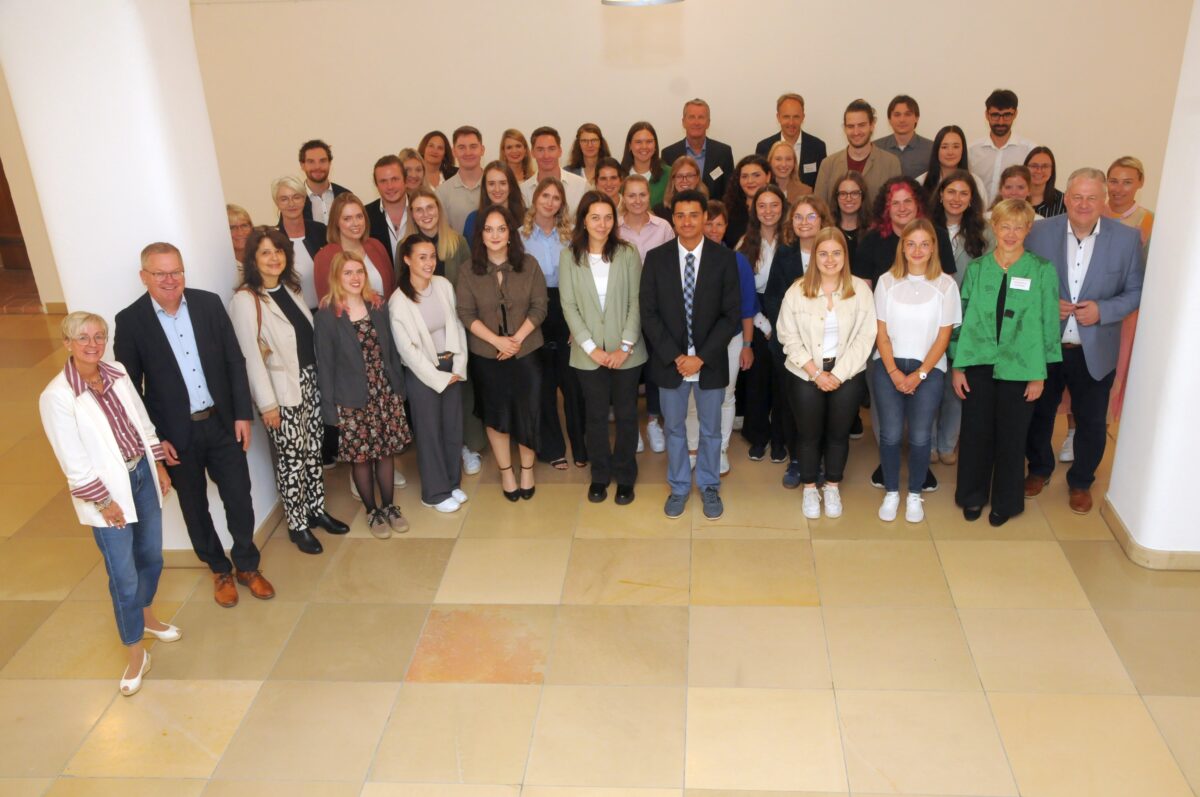 Neue Lehrkräfte für Amberg-Sulzbach und Amberg vereidigt