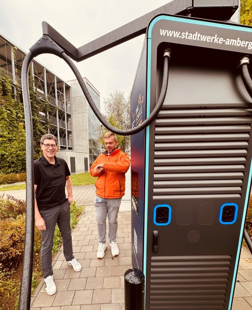 Neue Schnellladesäule stärkt E-Mobilität und Wirtschaft