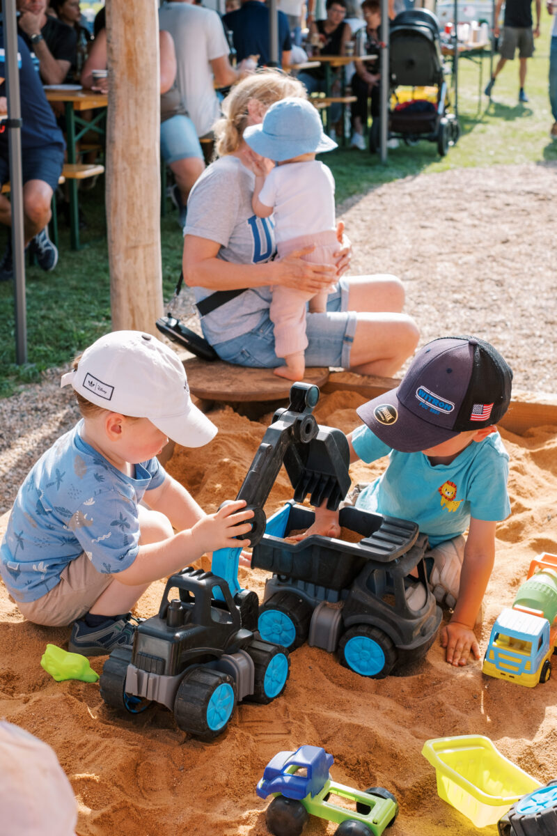 Neuer Spielplatz feierlich eingeweiht in Dießfurt