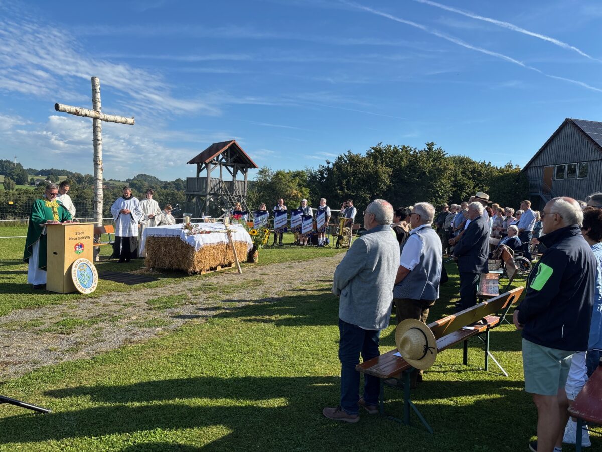 OWV-Bergmesse am Scheidlerhof bewegt Neustadt