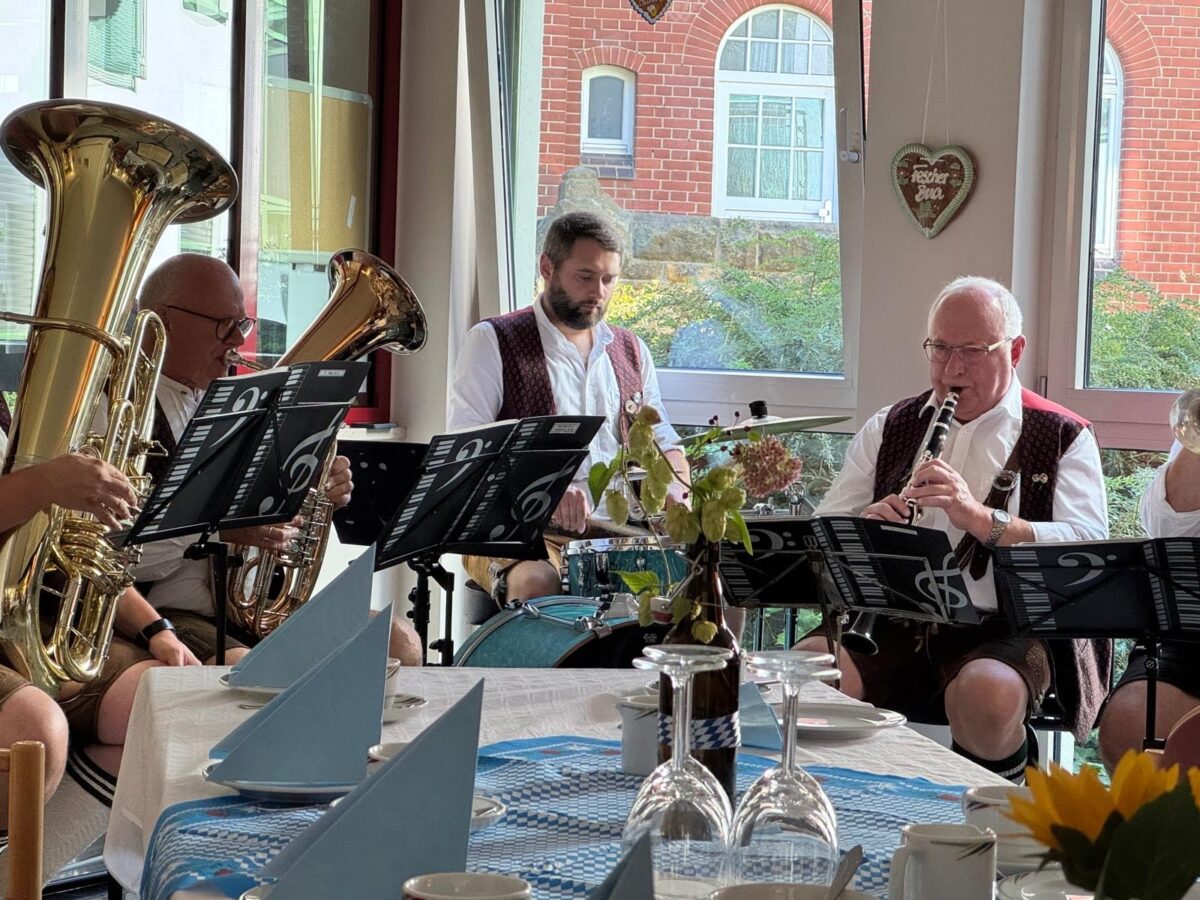 Oktoberfest sorgt für Wiesn-Stimmung im BRK-Seniorenheim Weiden