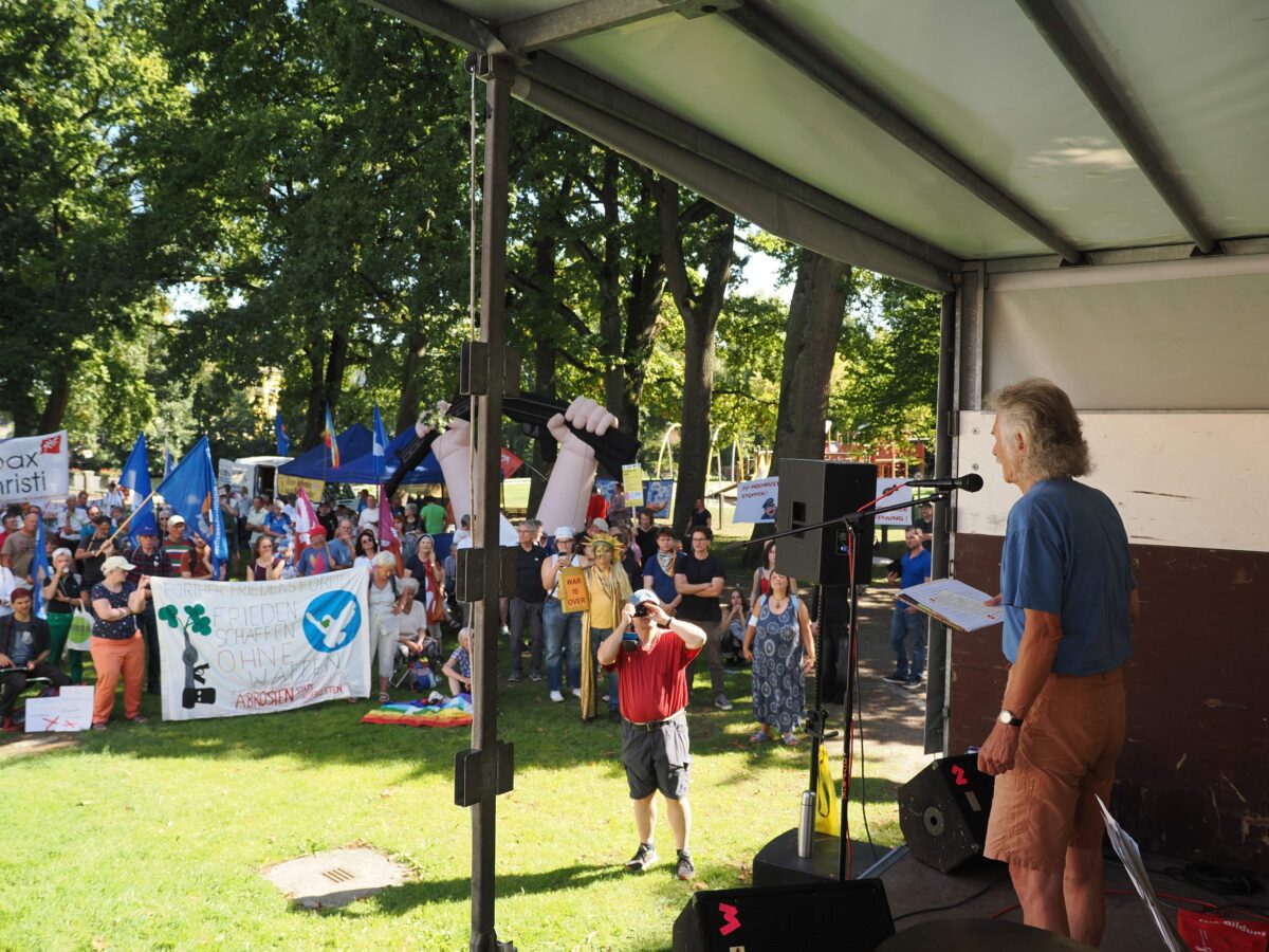 Friedensbewegung protestiert in Grafenwöhr gegen Mittelstreckenwaffen