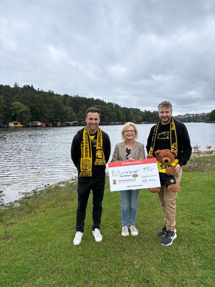 Rußweiherborussen aus Eschenbach spenden 700 Euro an Kinderkrebshilfe