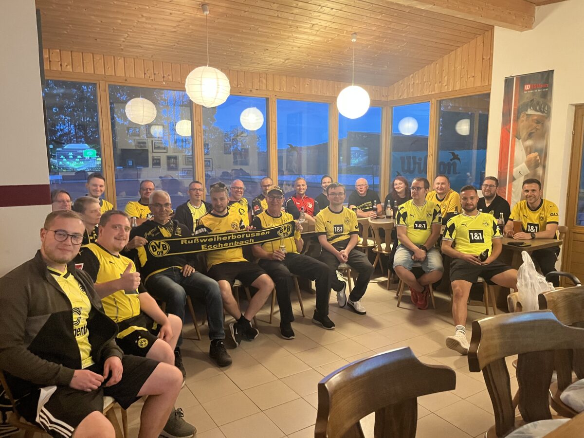 Rußweiherborussen feiern Herbstfest in Eschenbach