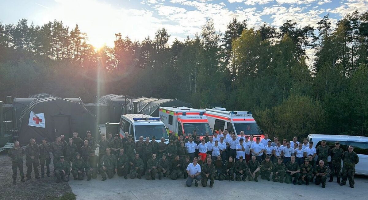 BRK und Bundeswehr proben Zusammenarbeit bei Kümmersbruck