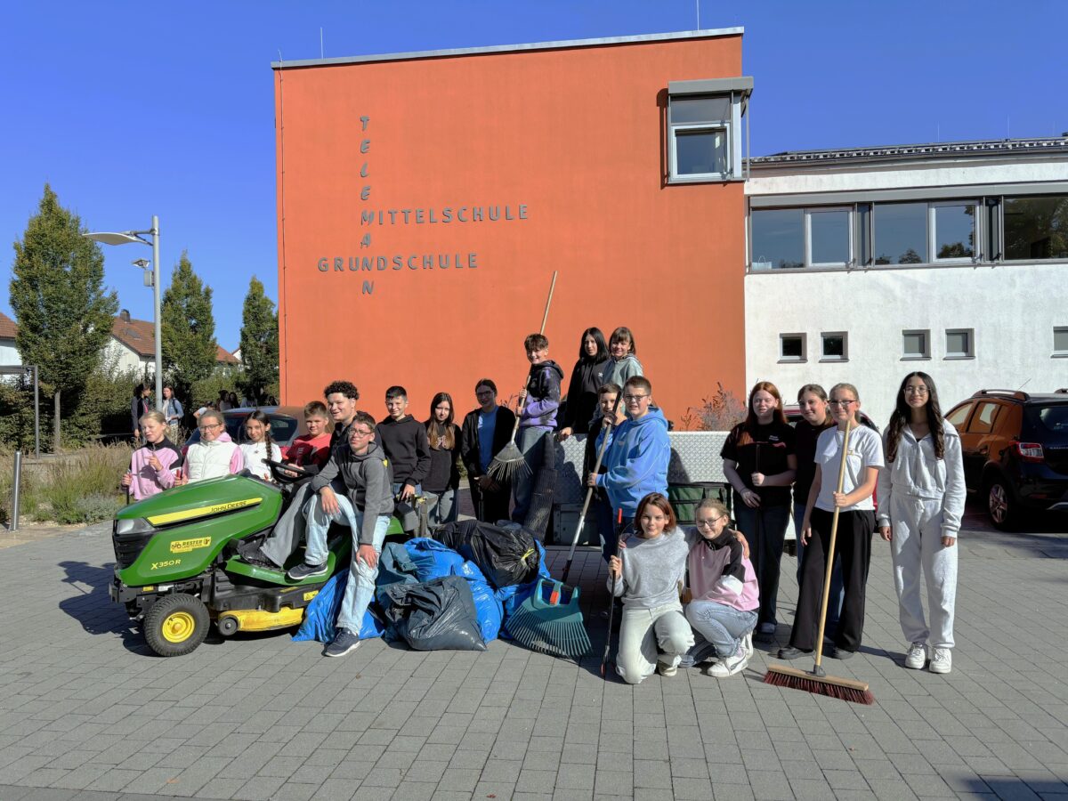 Schüler der Telemann-Schule räumen in Teublitz auf