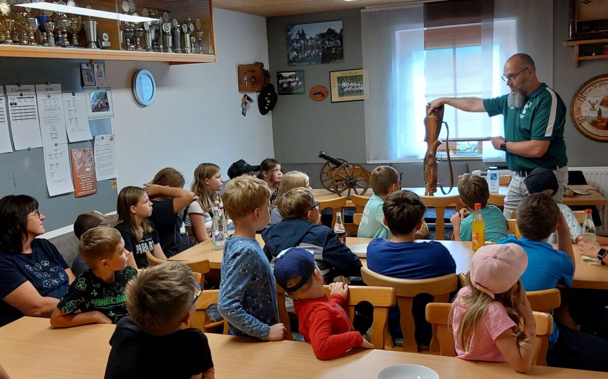 Spannendes Kinderferienprogramm bei den Hubertusschützen begeistert