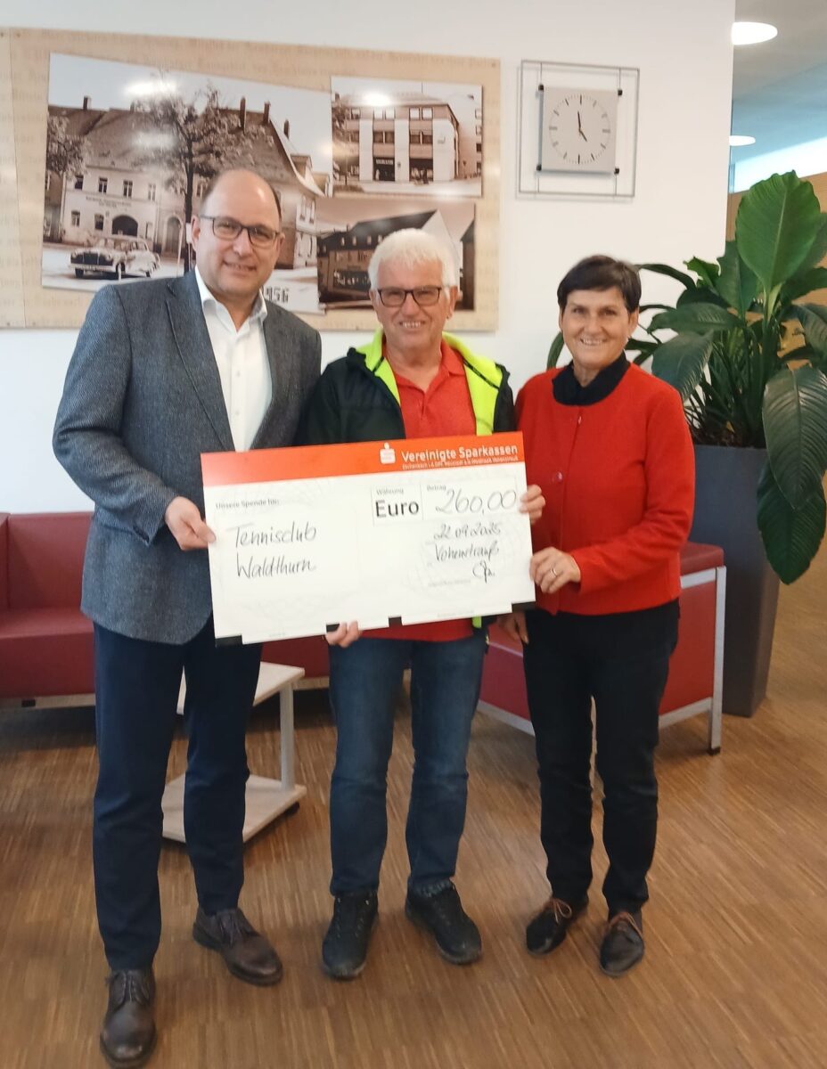 Sparkasse spendet 260 Euro für Tennisclub in Waldthurn