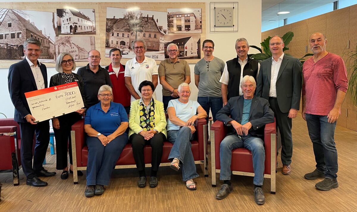 Vereinigte Sparkassen spenden 8.000 Euro an gemeinnützige Einrichtungen