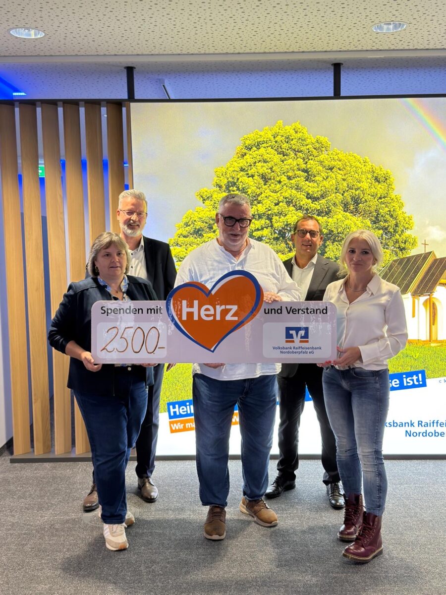 Volksbank Raiffeisenbank Nordoberpfalz unterstützt Seniorennachmittag in Weiden