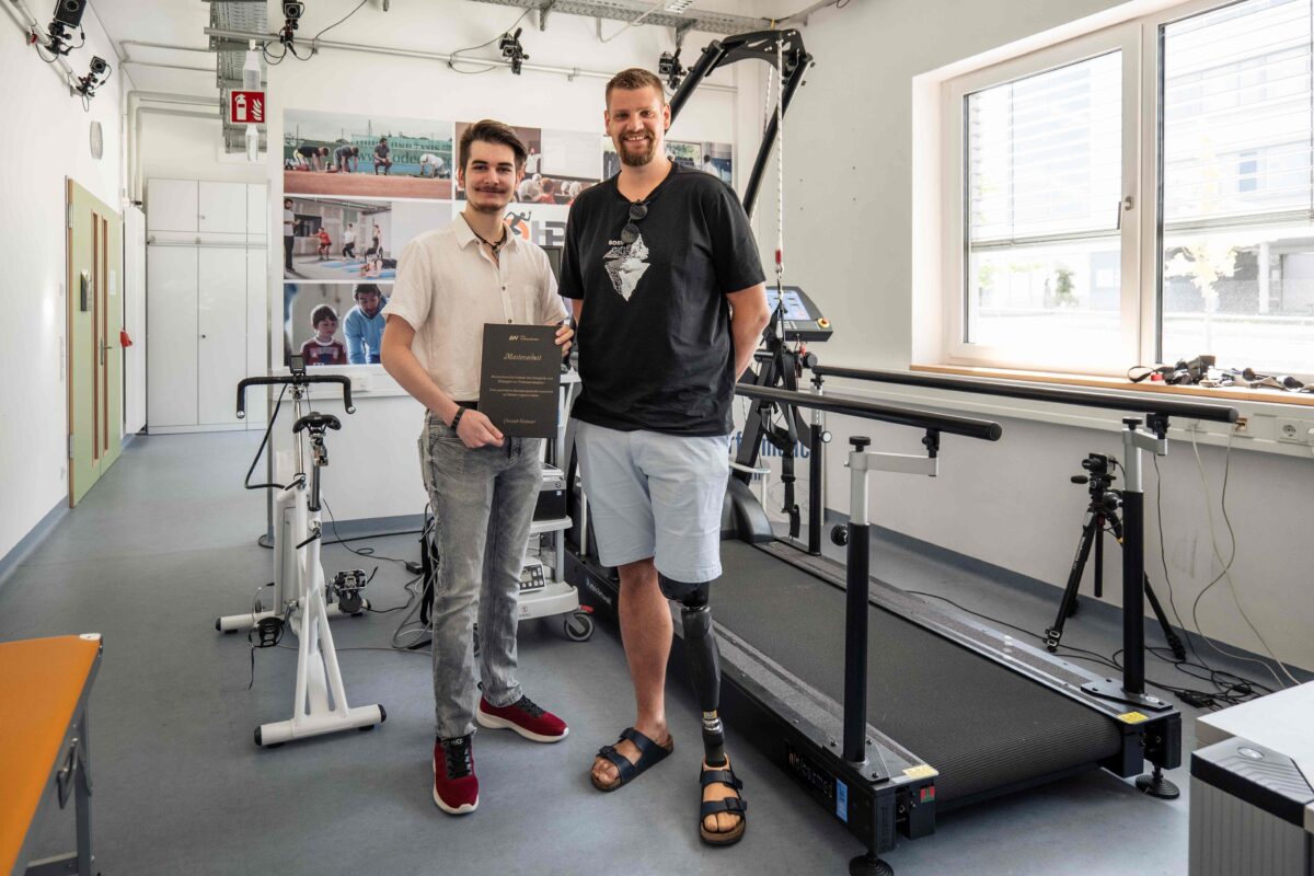 Weiden Masterarbeit zeigt nahezu perfektes Gangbild mit Hightech-Prothese