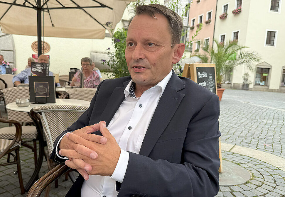 „Mensch Meyer“ im Porträt: Vom Kripo-Mann zu Weidens OB-Krisenmanager