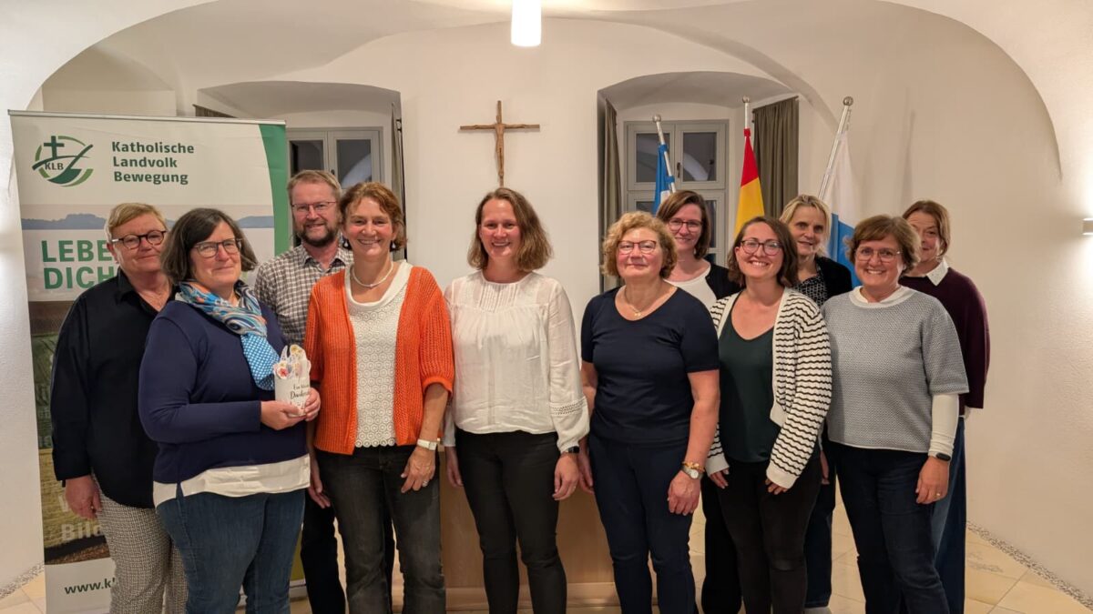 Junges Landvolk und KLB-Familiengruppe Waldthurn „feiern Liebeshochzeit“