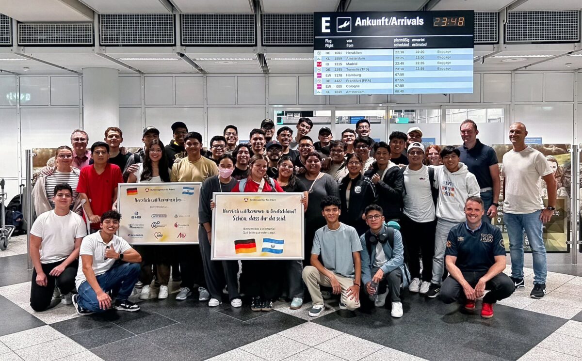 30 junge Salvadorianer starten ihre Ausbildung in der Oberpfalz