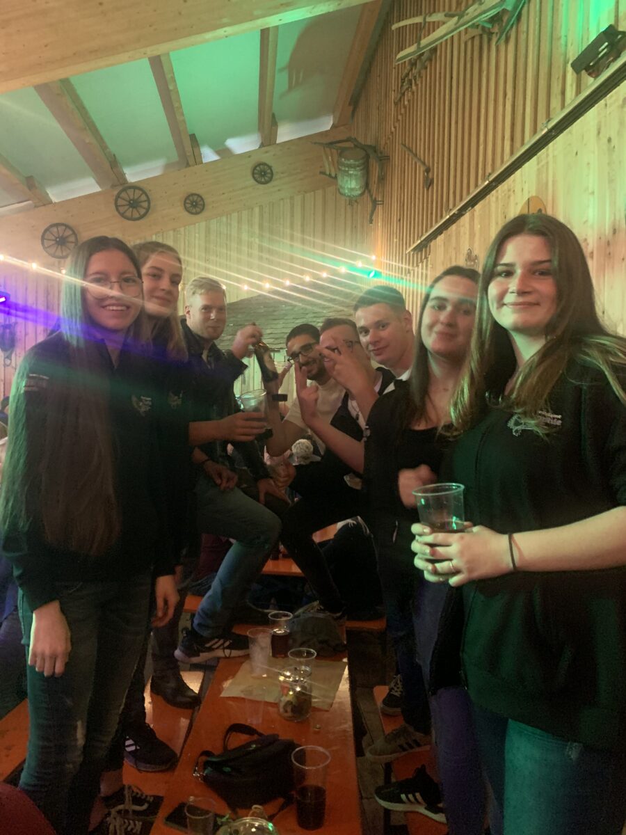 Zwickl-Party in der Wurzer O'Schnitthalle unter dem Motto „SOS“