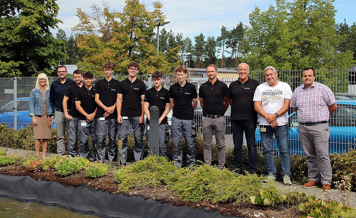 Neue Auszubildende bei Rogers Germany in Eschenbach begrüßt