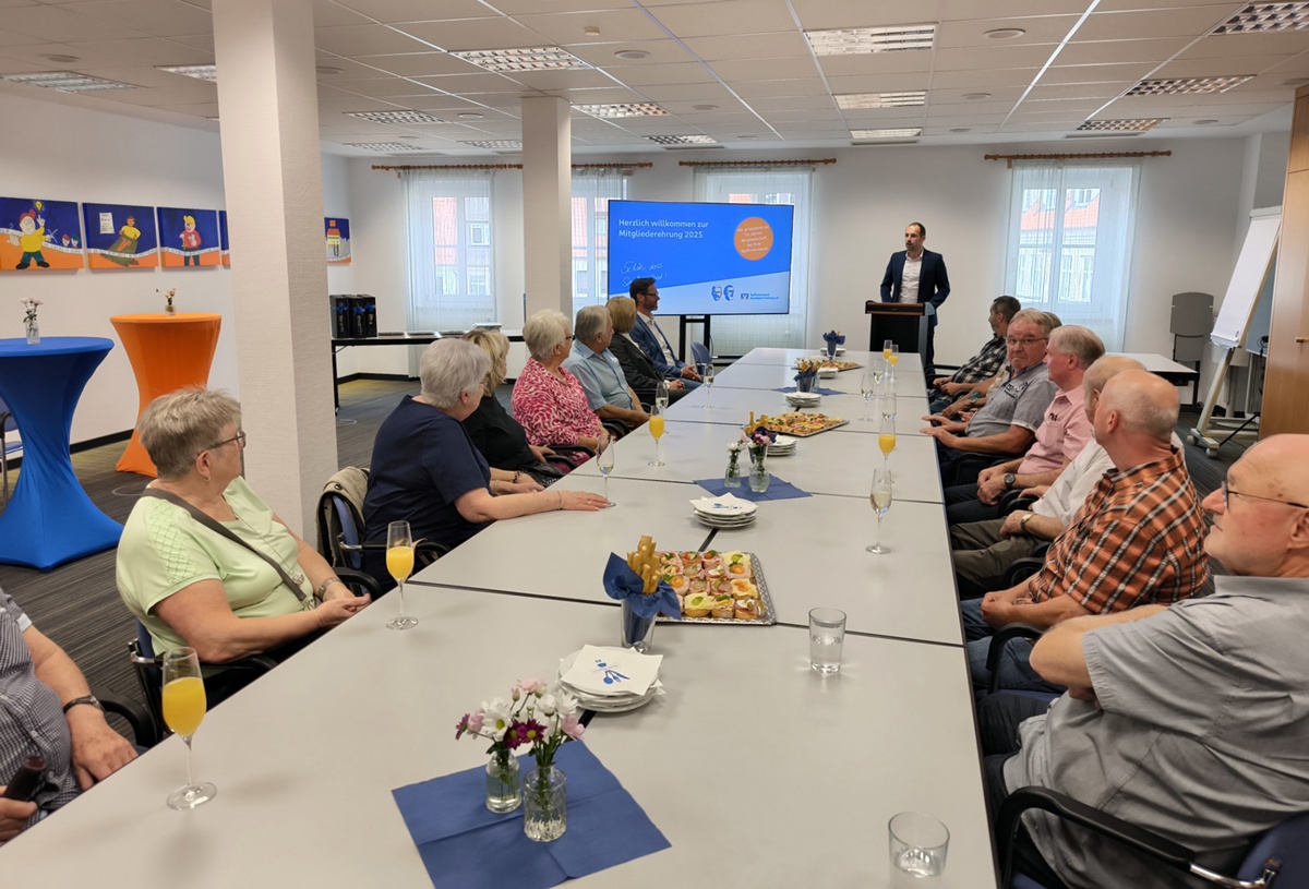 Raiffeisenbank Auerbach-Freihung ehrt Mitglieder für 50 Jahre Treue