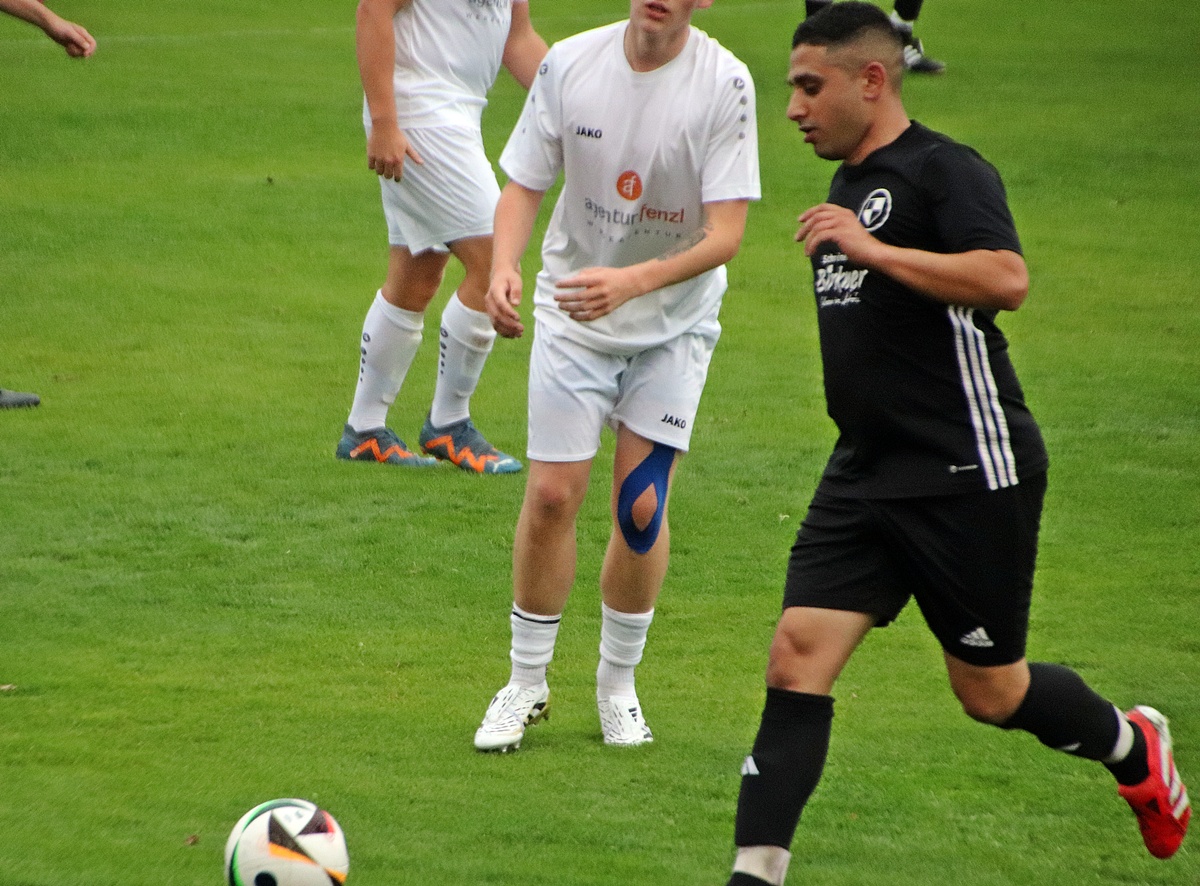 Kreisklasse West: Derby und Spitzenbegegnungen am 8. Spieltag