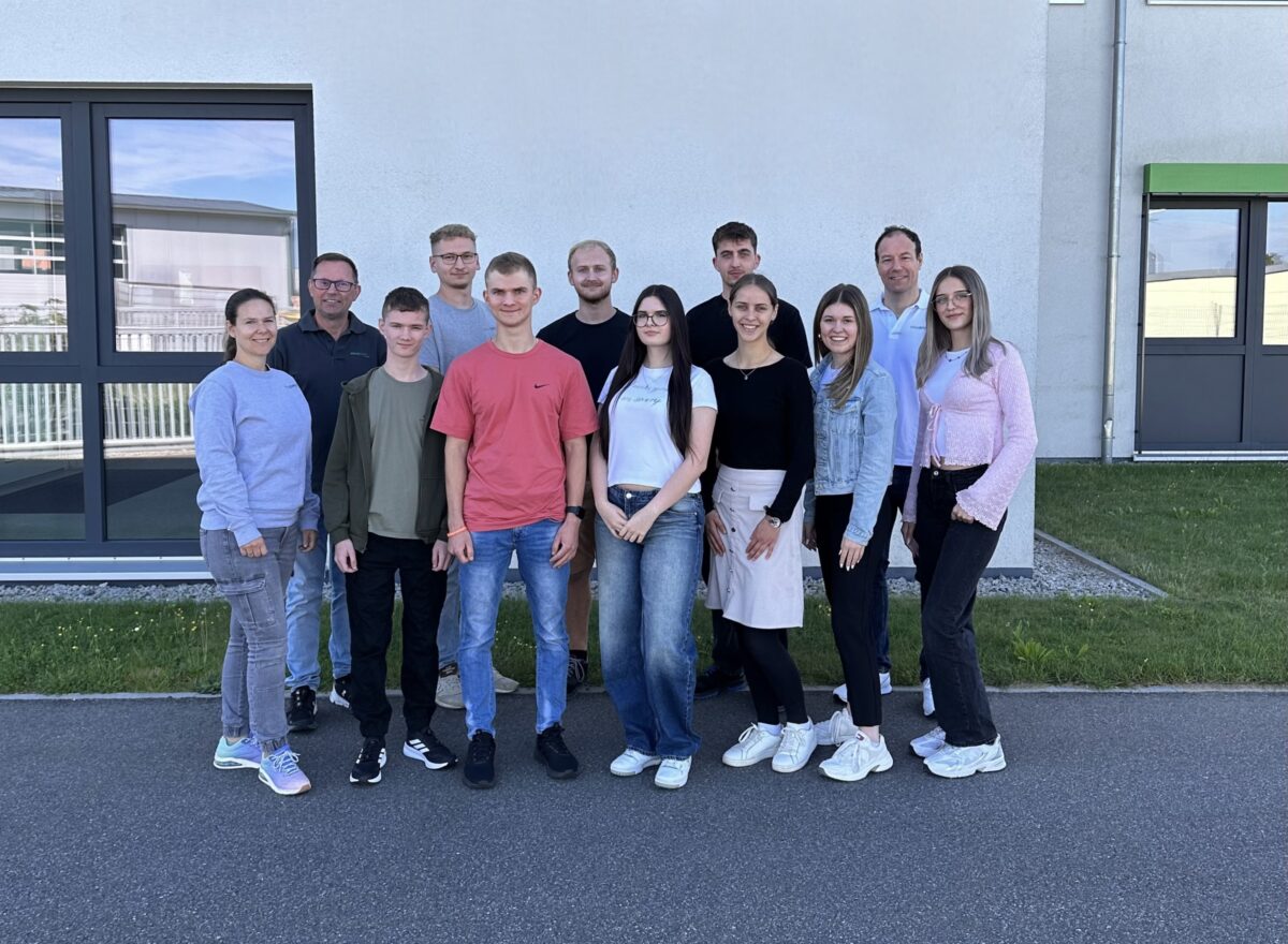 microSYST startet mit drei neuen Azubis ins Ausbildungsjahr 2025