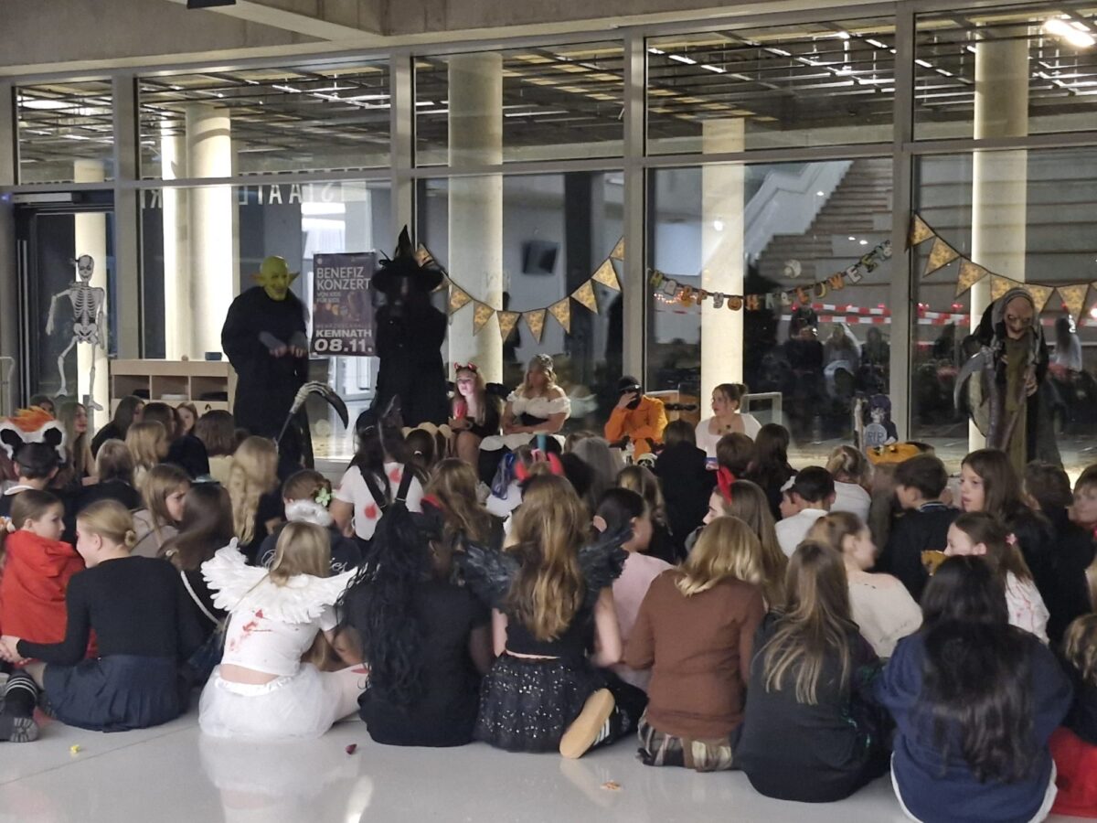 Halloweenparty begeistert Sechstklässler an der Realschule in Kemnath