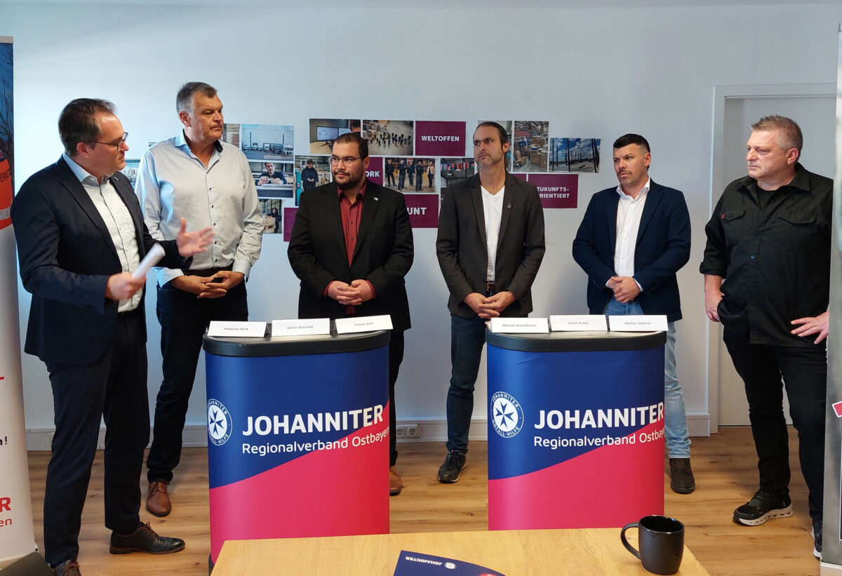 Johanniter-Weihnachtstrucker und Space-Eye-Weihnachtstruck bündeln Kräfte