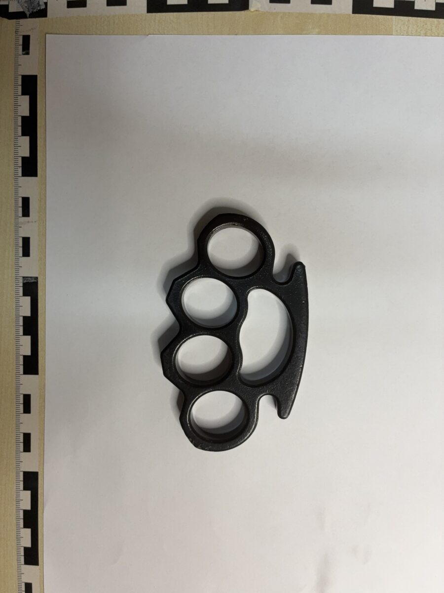 Schlagring bei Durchsuchung in Schwandorf sichergestellt