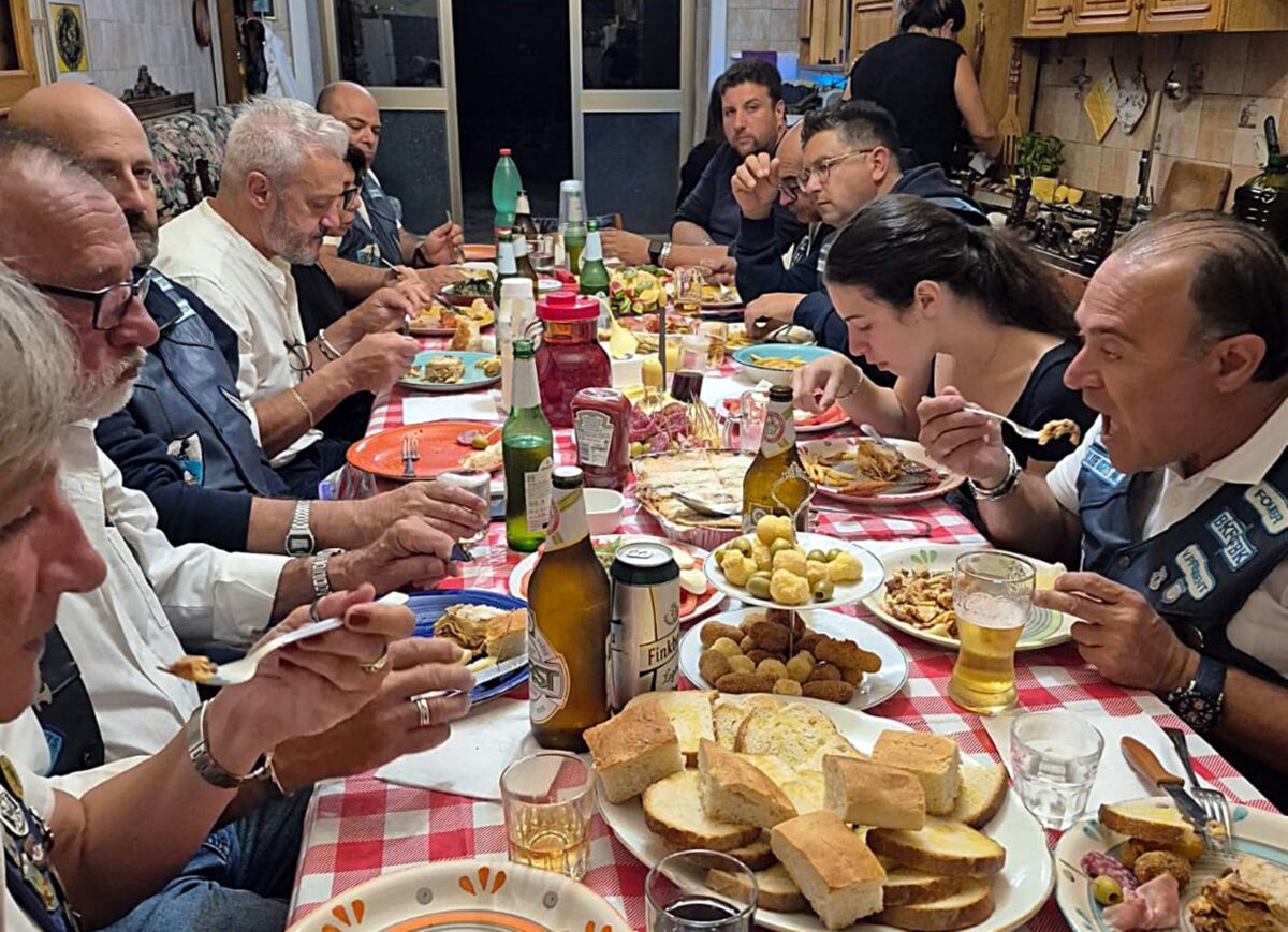 Blue Knights-Italien-essen.jpg