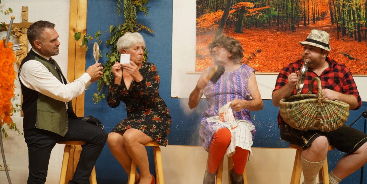 Geburtstagsständchen und Blasmusik beim Herbstfestl in Weihern