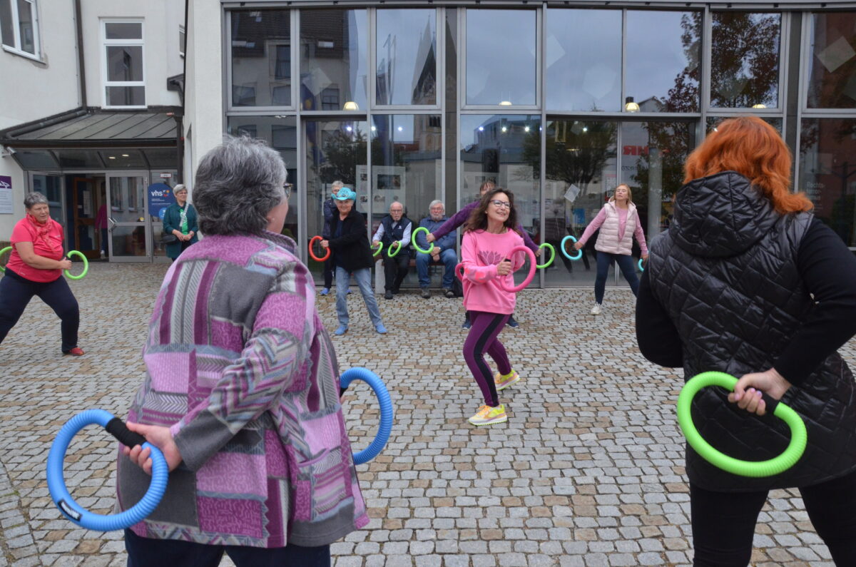 Lebensmut in Gemeinschaft beim Selbsthilfe-Tag trifft Sozialtag in der Volkshochschule