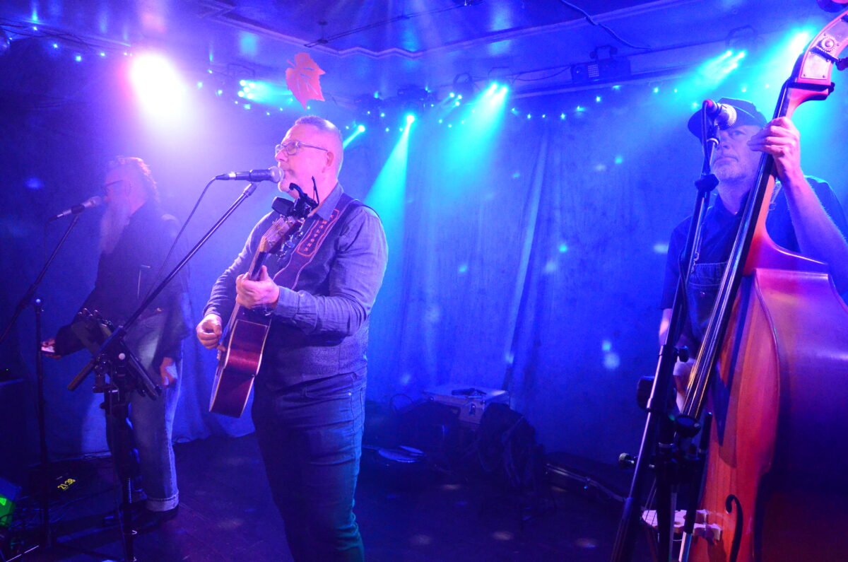 "De Waltons" erobern die "Live Stage" im Weidener Parapluie