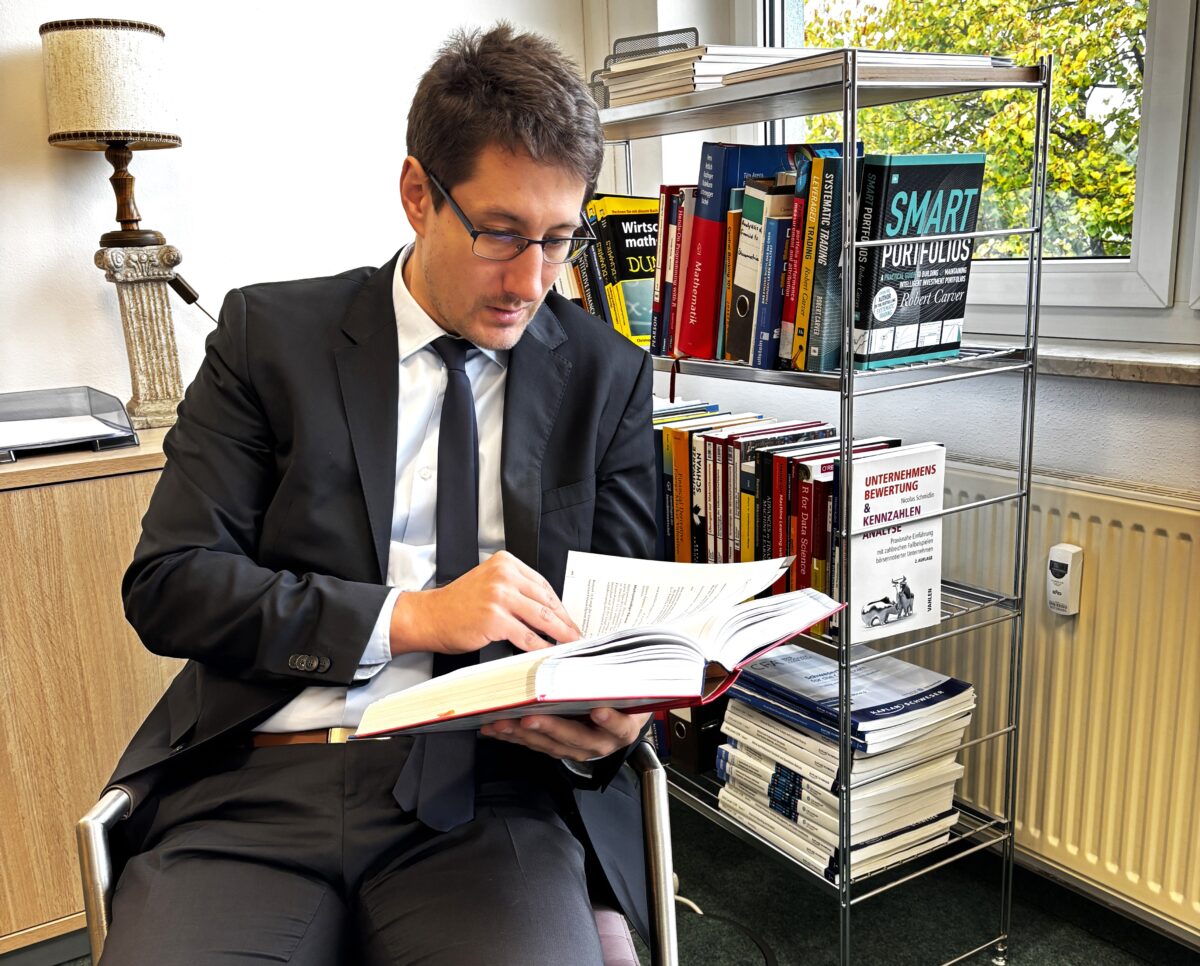 Dr. Matthias Bernhardt sieht nicht nur das Vermögen, sondern auch den Menschen dahinter