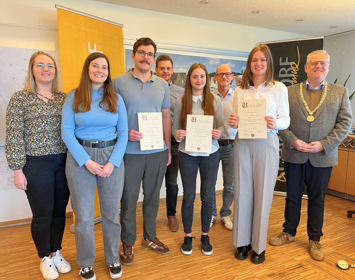 Drei Nachwuchskräfte werden Beamte auf Probe in Schwandorf