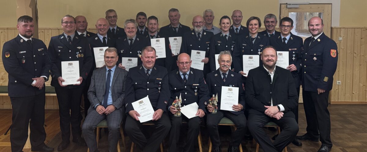 Ehrenabend würdigt langjährigen Feuerwehrdienst in Windischeschenbach