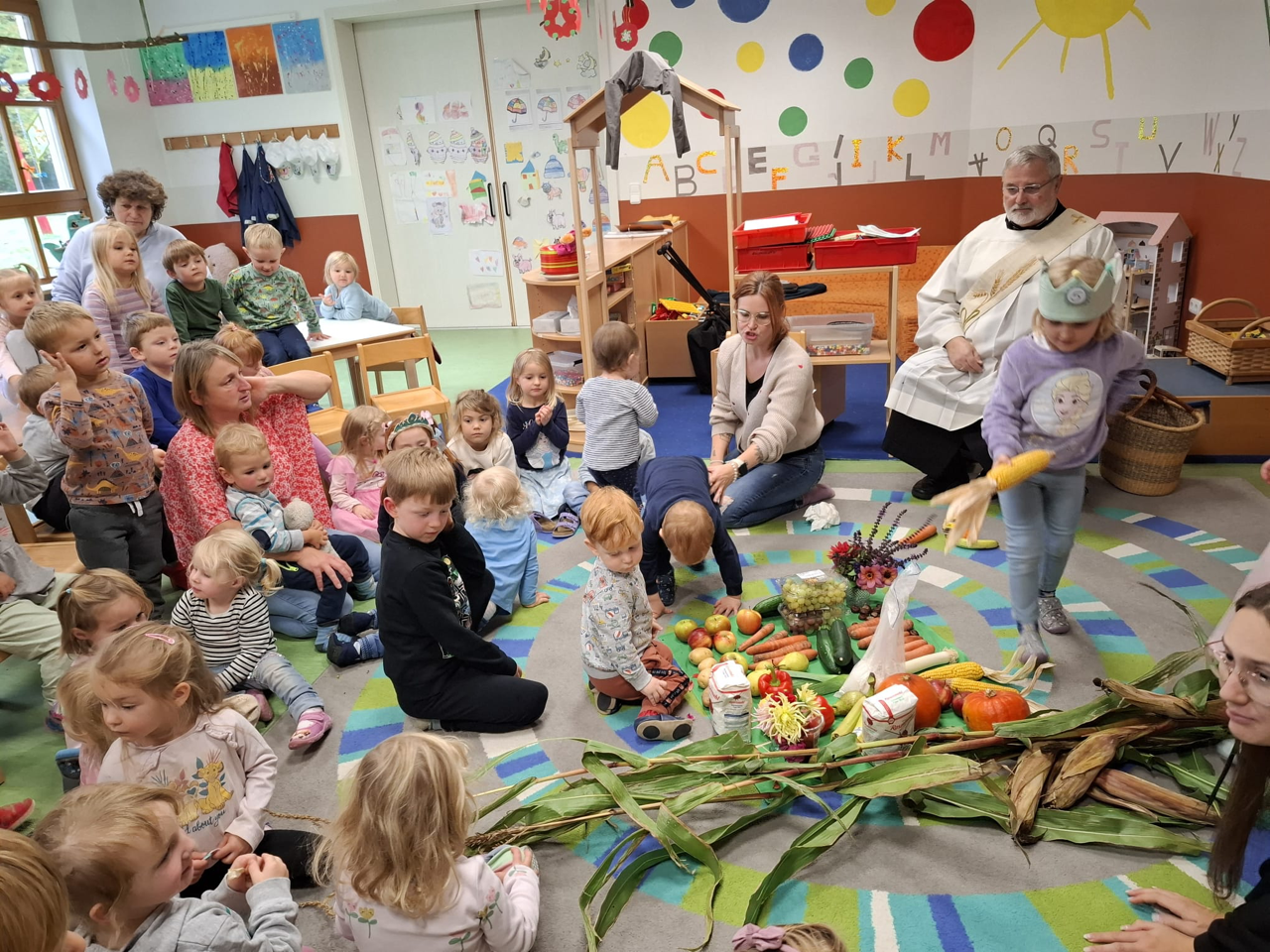 Erntedank im Kindergarten St. Johannes mit neuem Diakon in Leuchtenberg