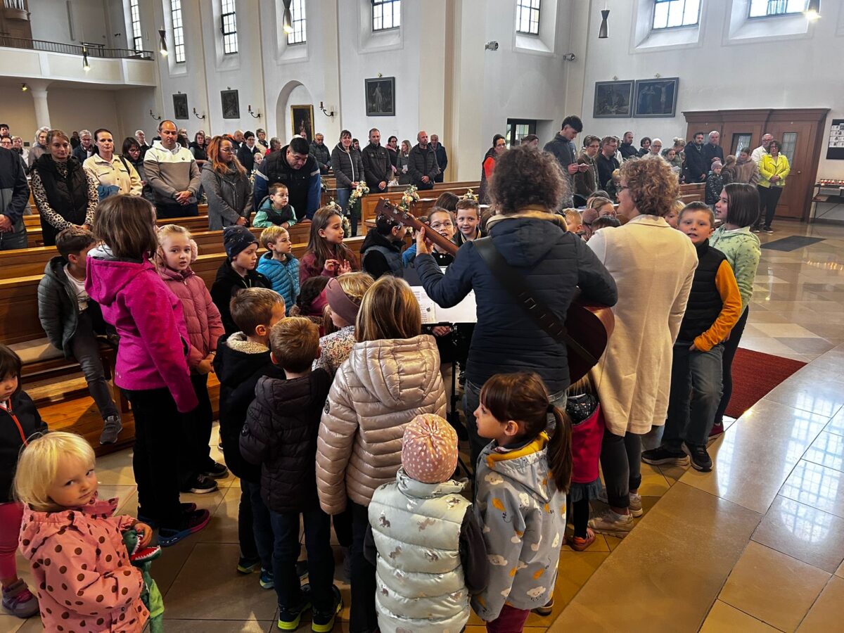 Erntedankfest mit fünf neuen Ministranten in Weiherhammer