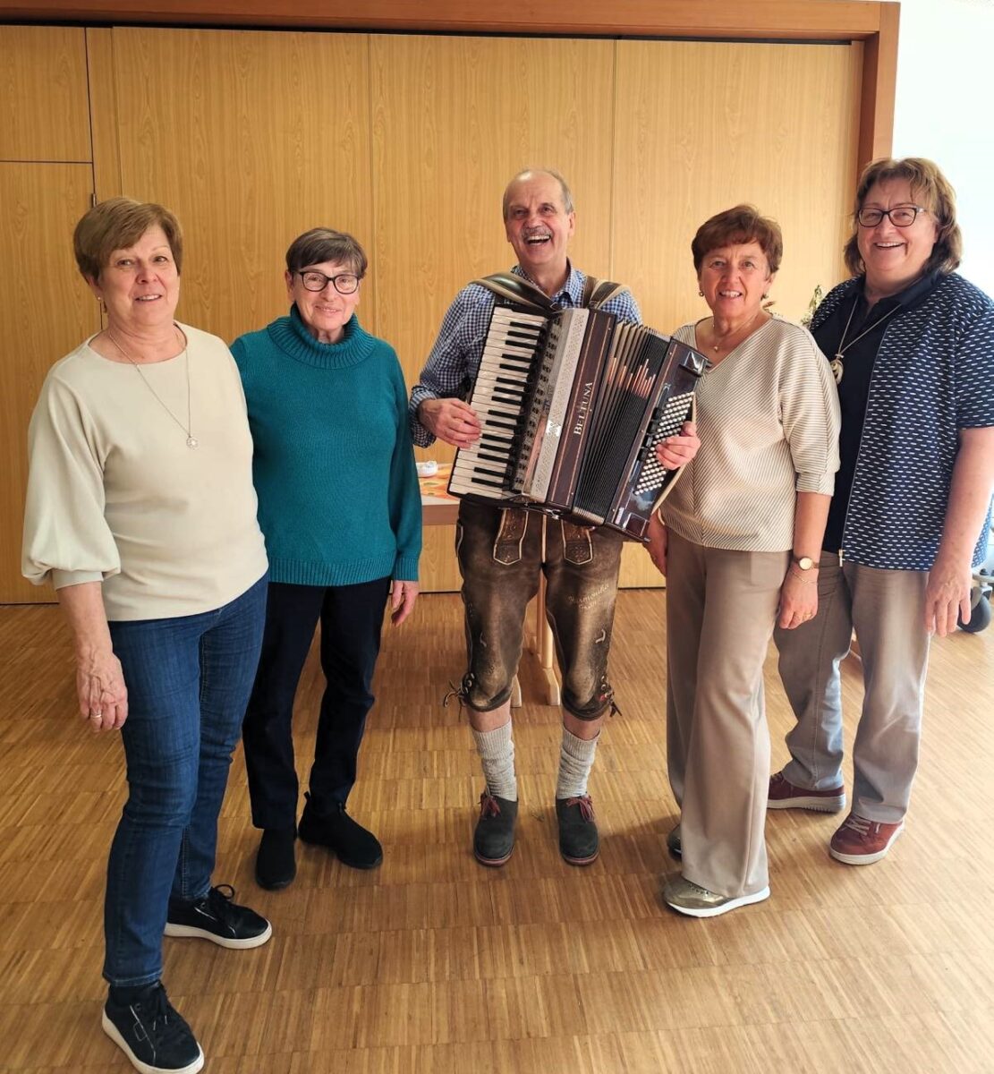 Ausgelassene Kirwafeier beim Seniorenkreis