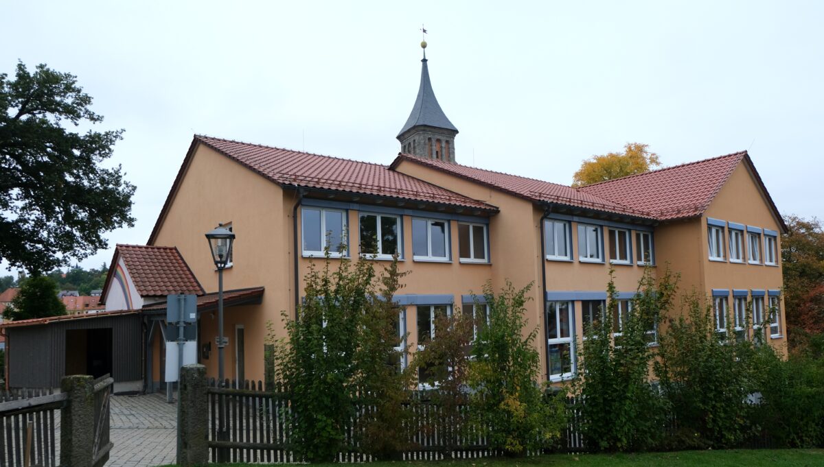 Evangelischer Kindergarten "Unterm Regenbogen" in Floß wieder bezogen