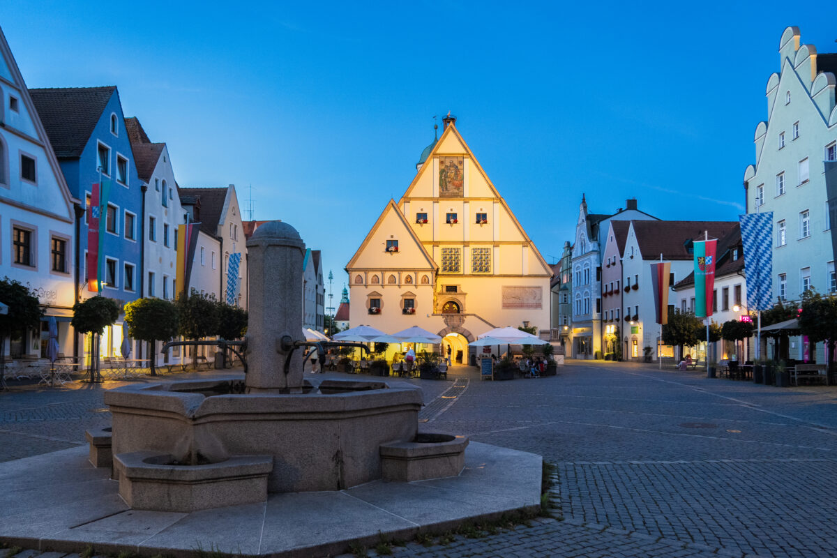 Fackelführungen enthüllen düstere Altstadtgeschichten in Weiden