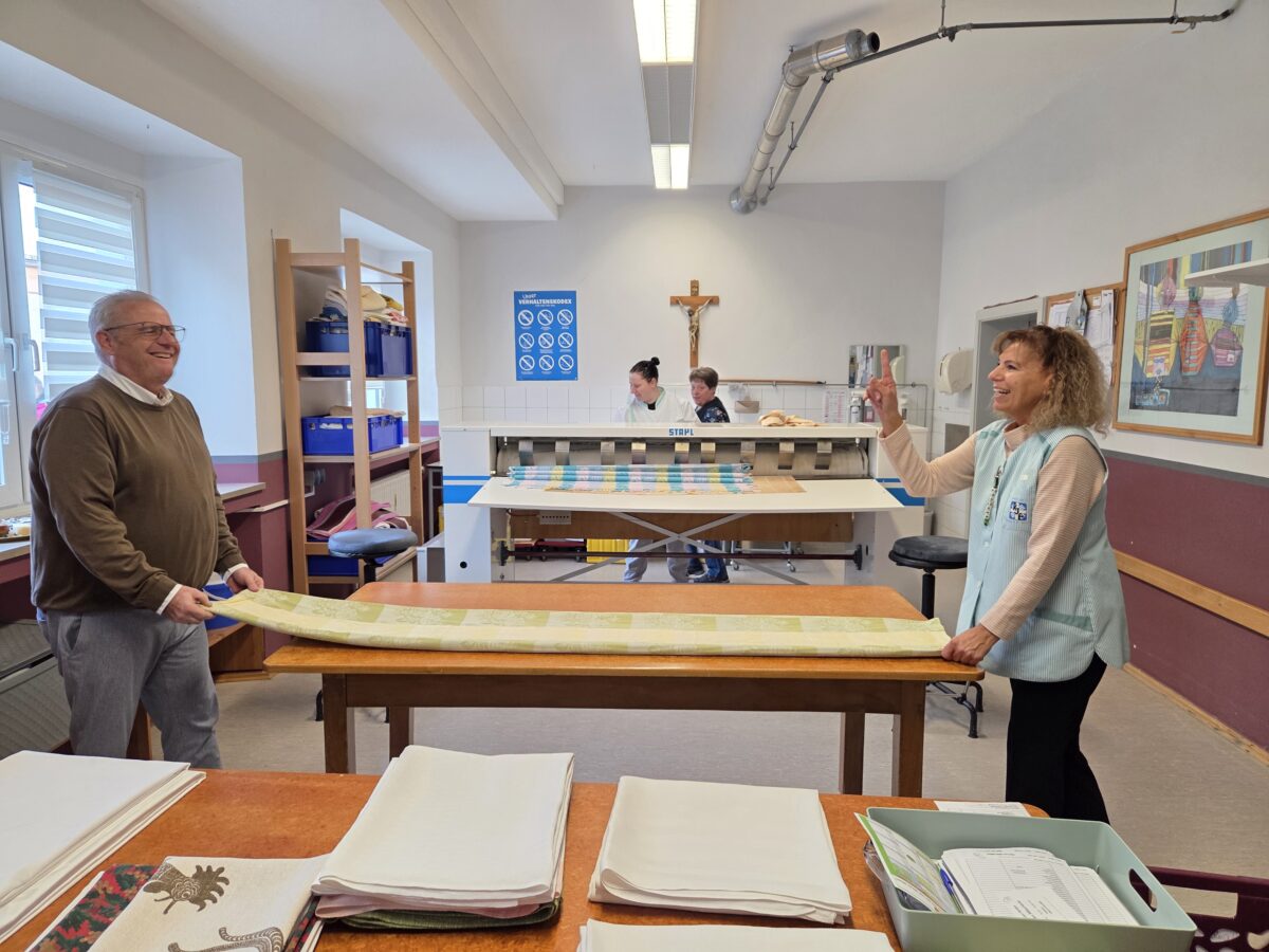 Andreas Feller packt in Schwandorf im Haus des Guten Hirten an